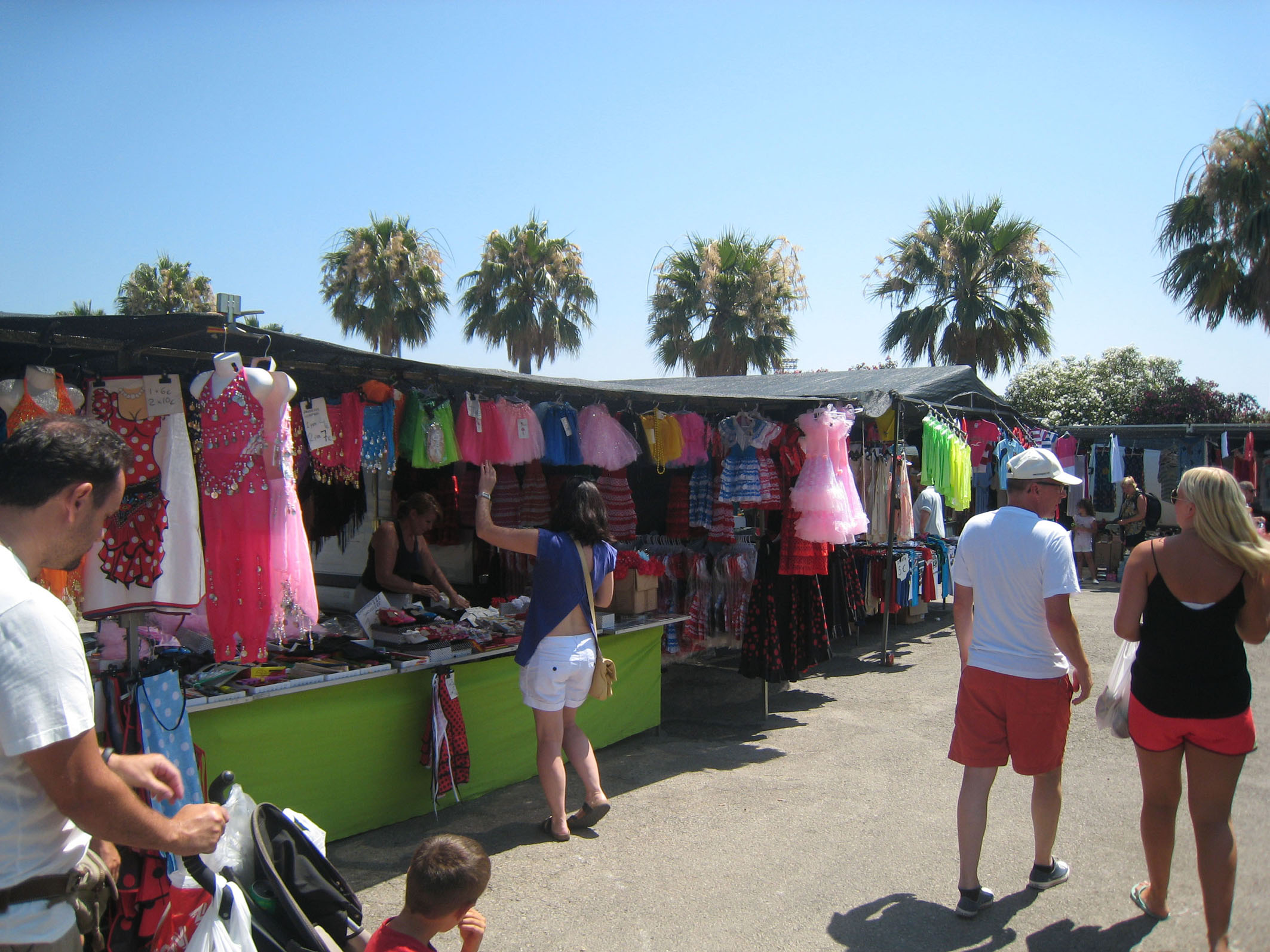 Estepona søndagsmarked i havnen
